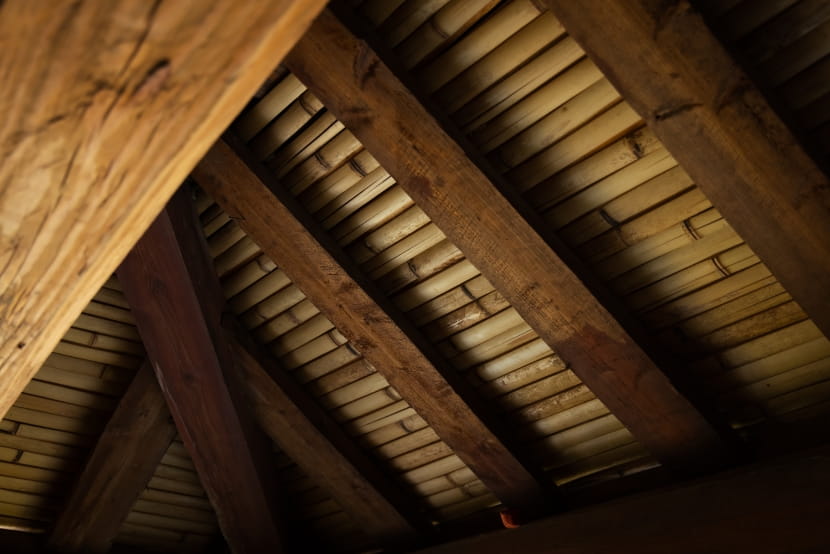 旧大内邸の天井を覆う竹