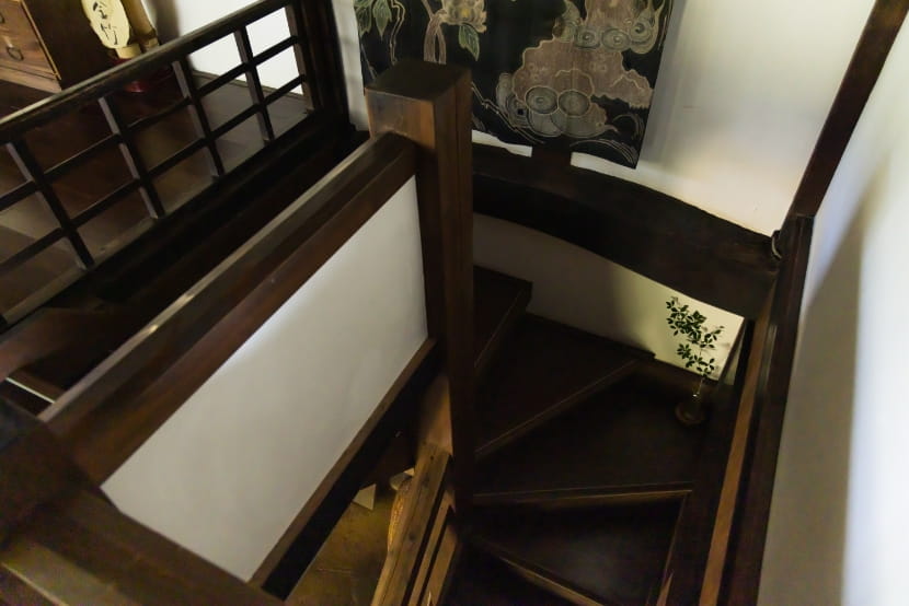 旧大内邸の2階に続く階段